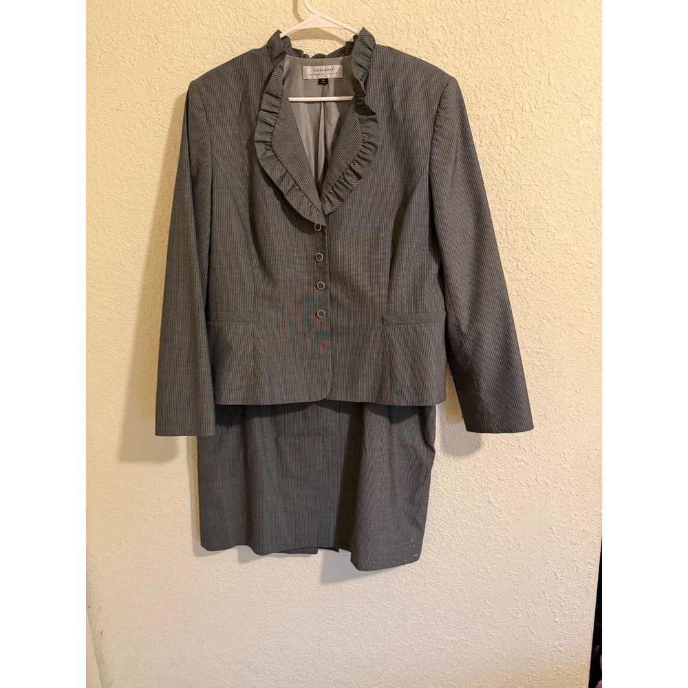 Tahari Arthur S Levine Women Grey Pinstripe Ruffle Collar Skirt Suit Set Size 16